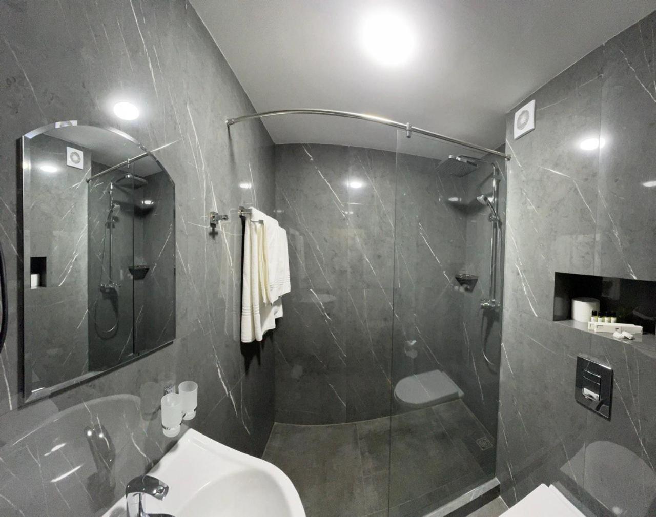 Avenue Park Hotel Yusufkhona Exterior foto